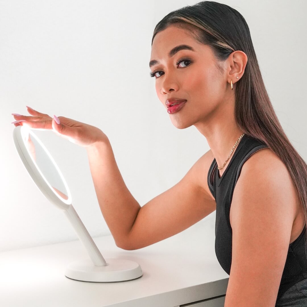 Cami LED Lighted Makeup Mirror - Dual 1x/5x Magnifying Handheld Vanity | Louvrs